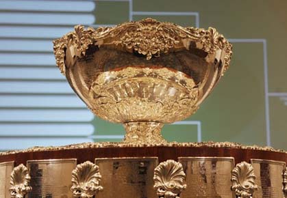 Sbírku Muchových plakátů
umocní mísa Davis Cupu