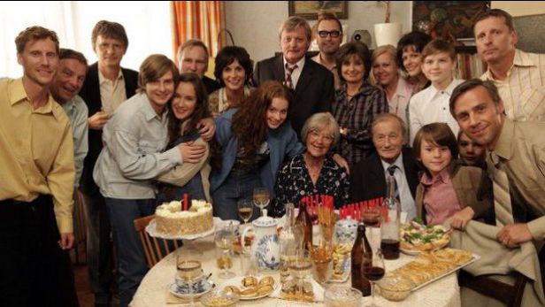 Oblíbený seriál Vyprávěj
končí, přijde nový film?