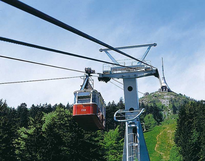 Nejstarší visutá lanovka
vede na Ještěd už 80 let