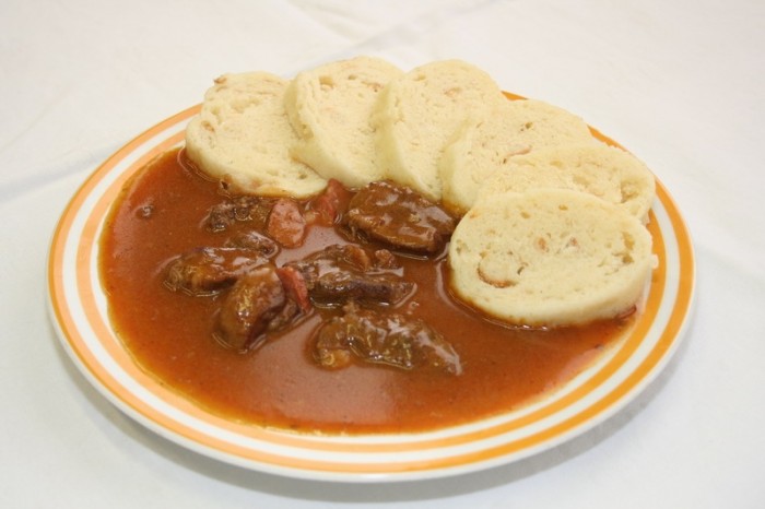 Obědy v restauracích
zdražily o čtyři koruny