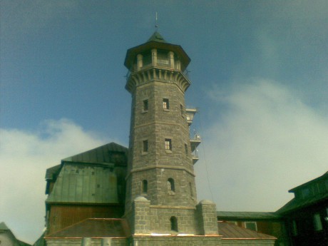 Klínovec - symbol Krušných hor
s&nbsp;pohnutou rozhlednovou historií