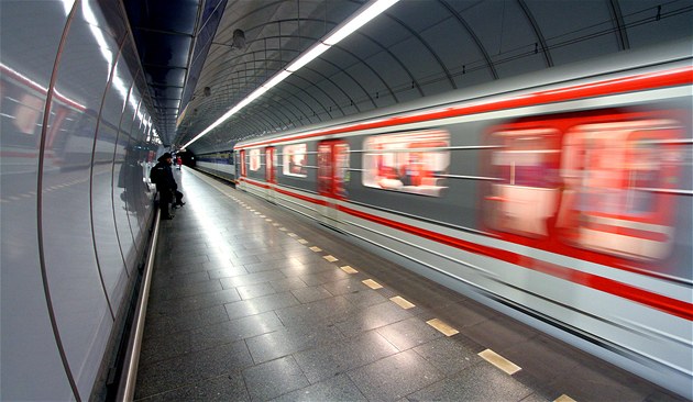 V metru se rozjíždí vagon
určený hlavně pro nezadané