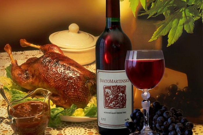 Po celé zemi se otvírají
lahve Svatomartinského