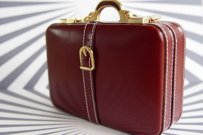 Dilema: kufr do letadla.
Skořepinový, či z textilie?