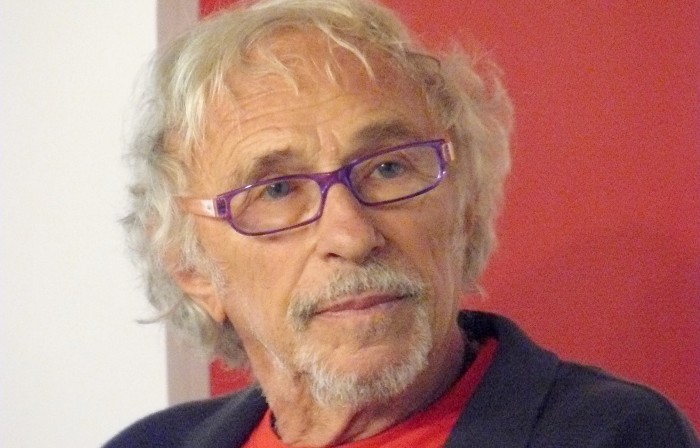 Velký blondýn Pierre
Richard miluje víno