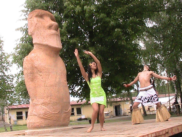 Na Vyškovsku vyrostou kopie
soch z Velikonočního ostrova