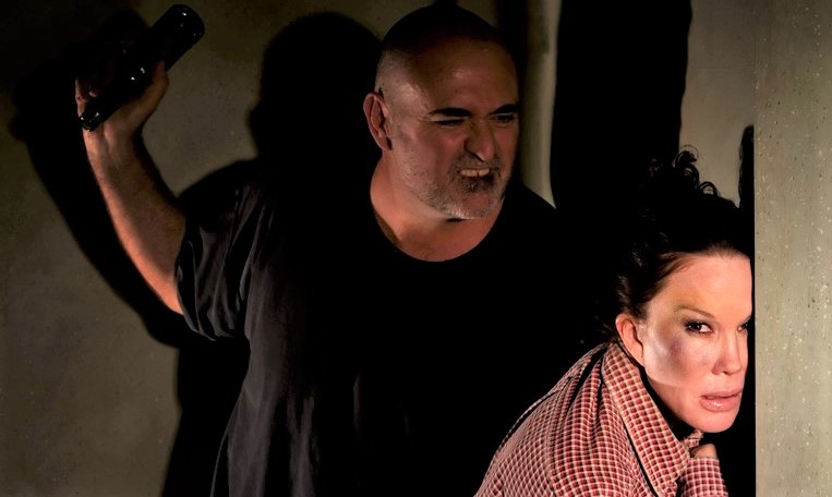 Více než třetina českých žen zažila domácí násilí. Týrané jsou i seniorky, a to mnohdy svými vnoučaty