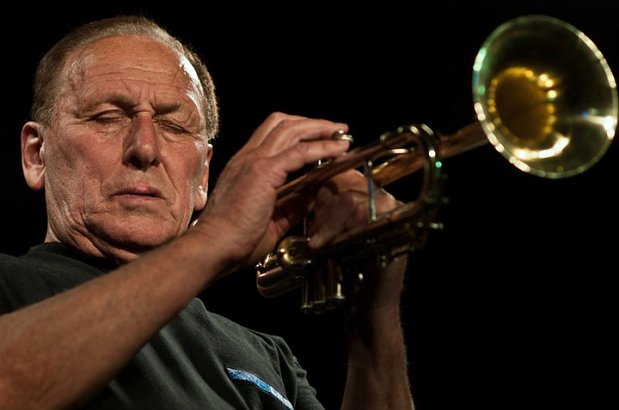 Jazzový tajfun jménem Laco
Deczi: Amerika, a co je víc?