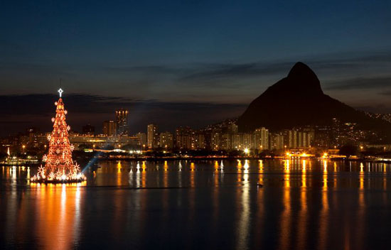 V Riu vztyčili nejvyšší
vánoční strom světa