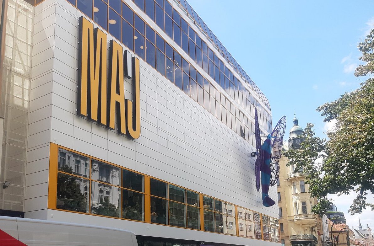 Češi mají ráj, obchodní dům Máj. Skutečnost je ale jiná. Krutá!