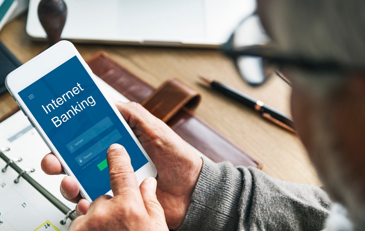 George se nemusíte bát aneb něco málo o bankovních aplikacích