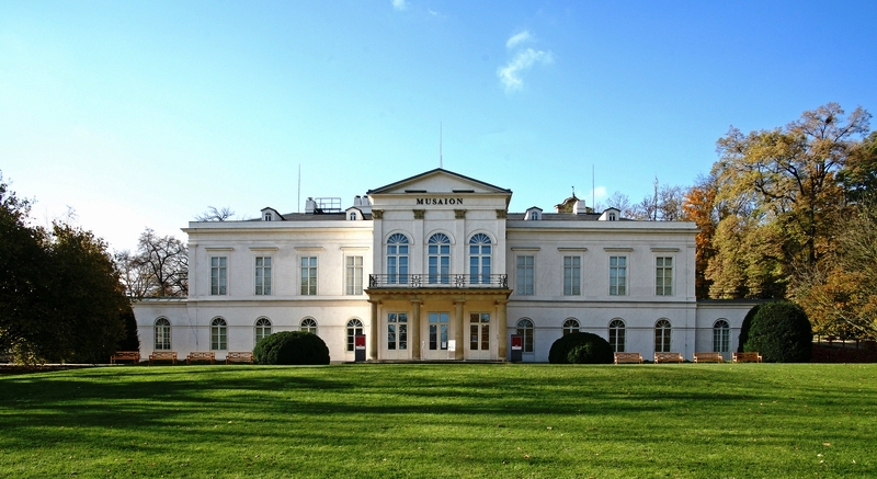 Národní kronika slaví tři roky
a modelky i60 budou u toho!