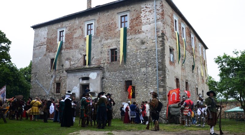 Kurovickou tvrz
ovládnou šermíři