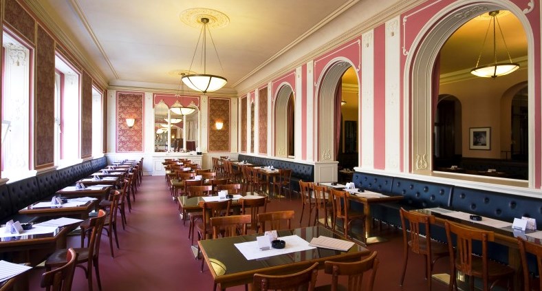 Na Den poezie půjde
za kávu zaplatit básní