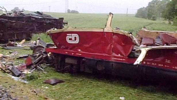 Jeli jsme jen o pár hodin dříve.
Pak přišla železniční katastrofa