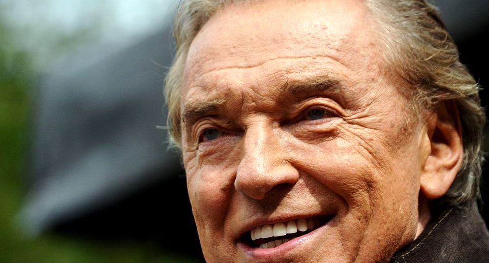 Karel Gott vyloupil banku,
vše potom propil v herně