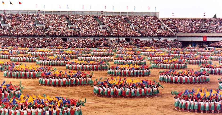 Spartakiádou vstříc
světlým zítřkům