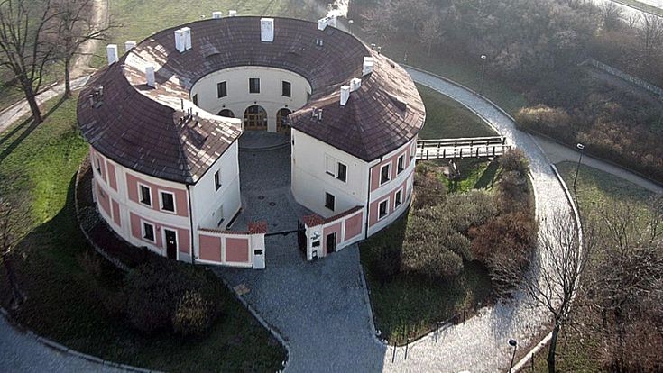 Chodovská tvrz – půvabný kout Prahy 4