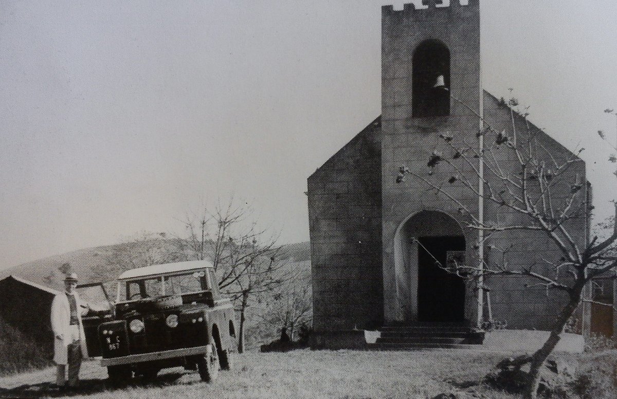 Čížkovský před misijním kostelem v kraji kmene Zulu.jpg