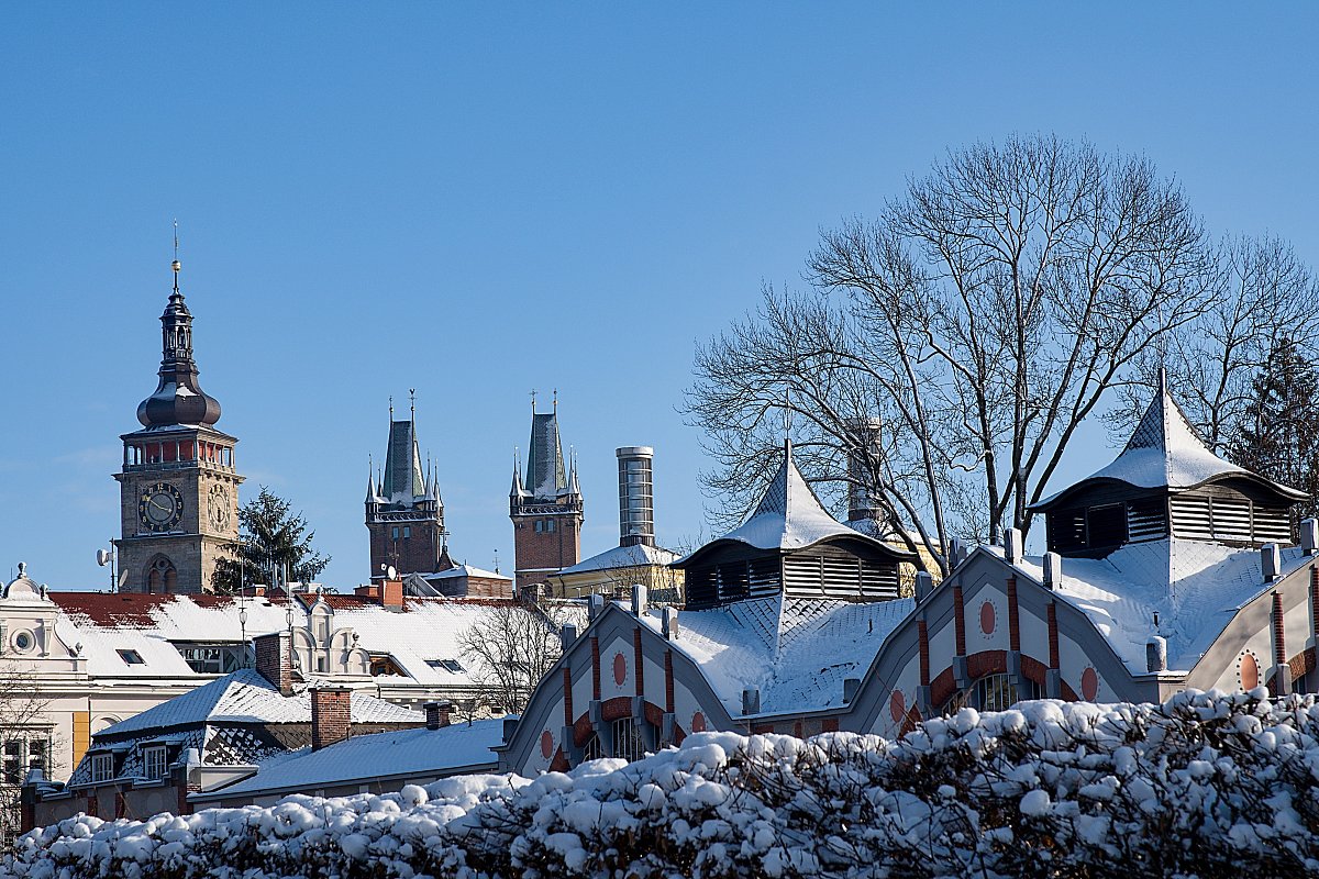 Sněhová pokrývka Hradci sluší