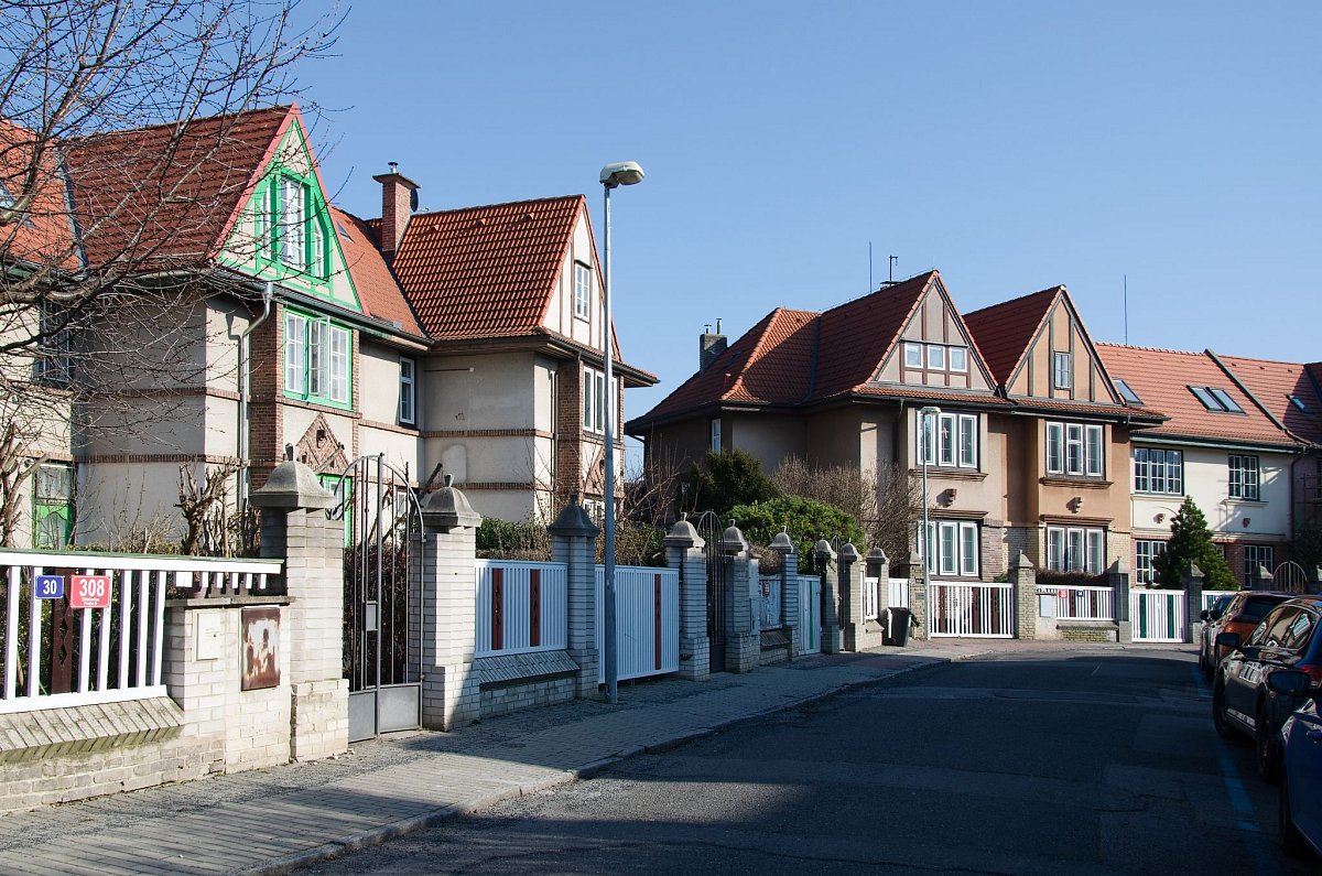 Mezi vily na Ořechovku