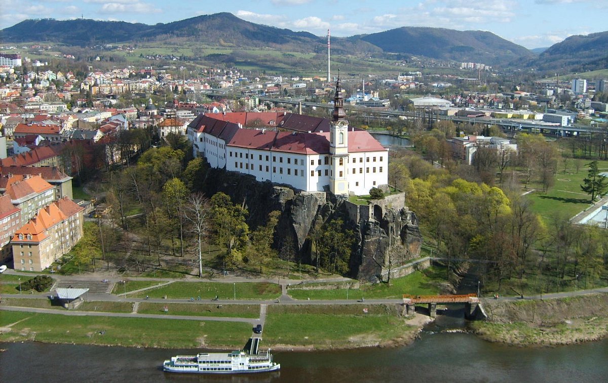 Dnes nechci spát sama aneb Edith Piaf na  zámku Děčín