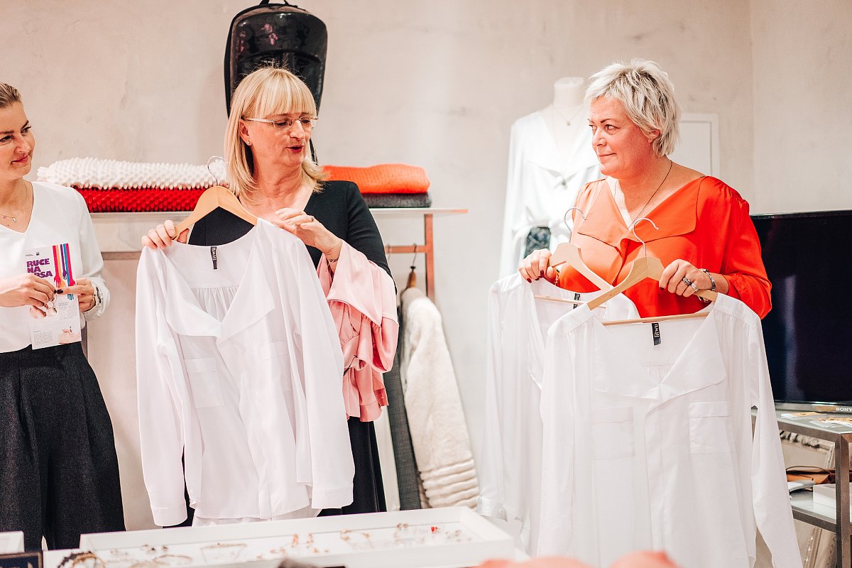 Charitativní prodej halenek na podporu prevence rakoviny prsu