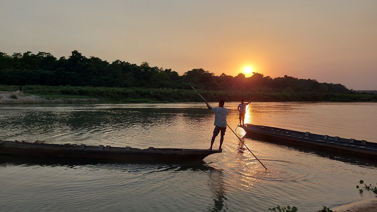 FOTO 10 Cestovatelā se v Nep†lu svezou na tradiünžch dżevōnžch ülunech.jpg
