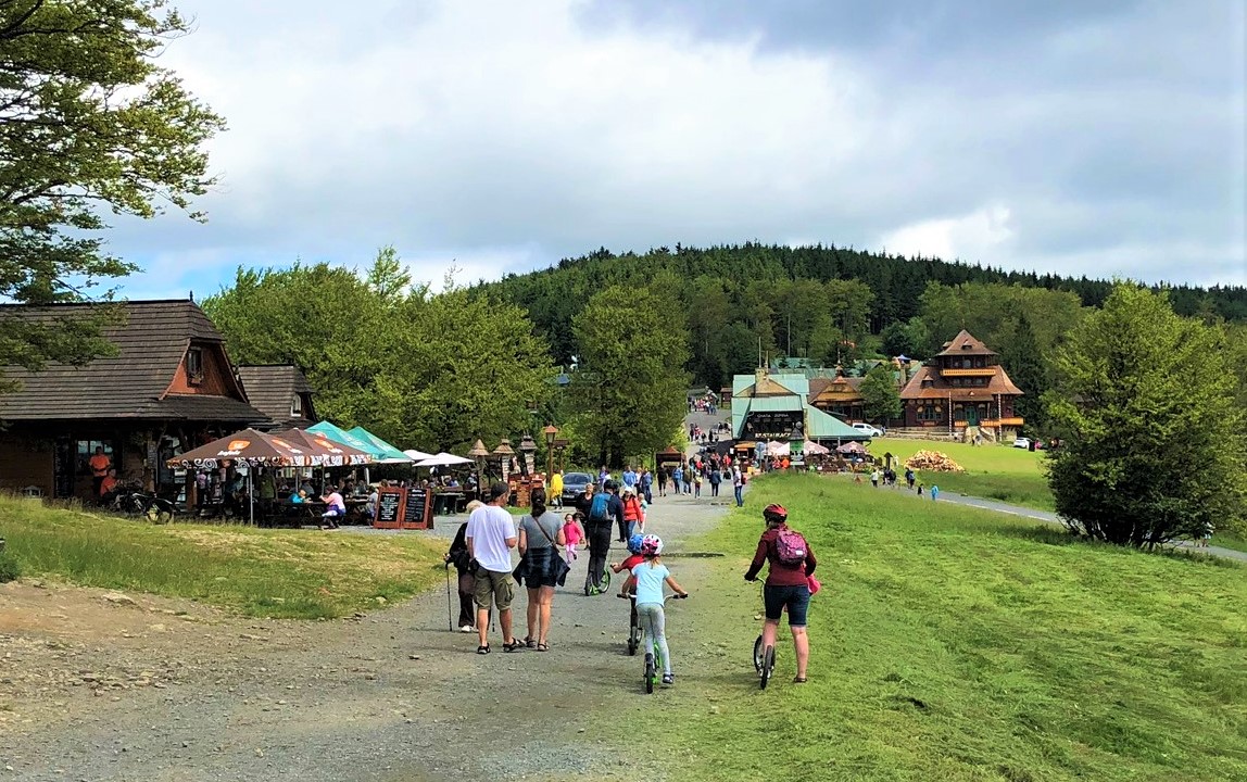 Turistika je nový životní styl, po horách chodí všechny generace
