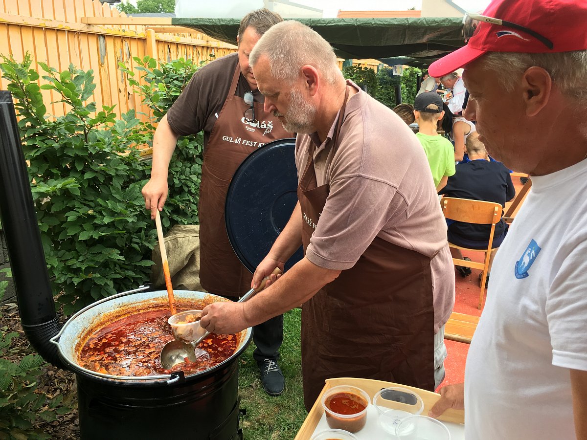 Kotlíkový guláš „ukradený“ Halině Pawlovské