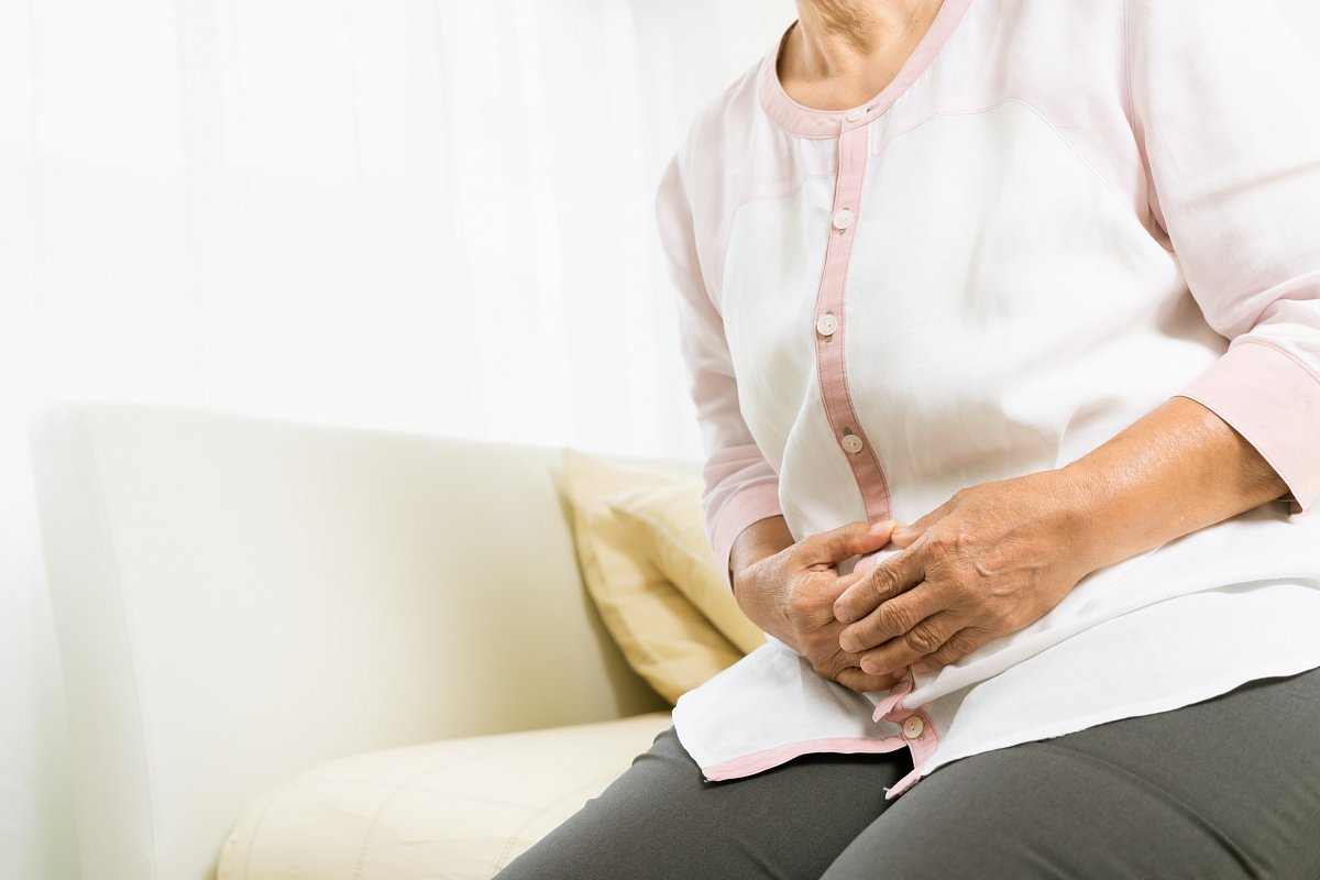 Lidé se střevními záněty prožívají covid-19 a očkování stejně jako zdraví 