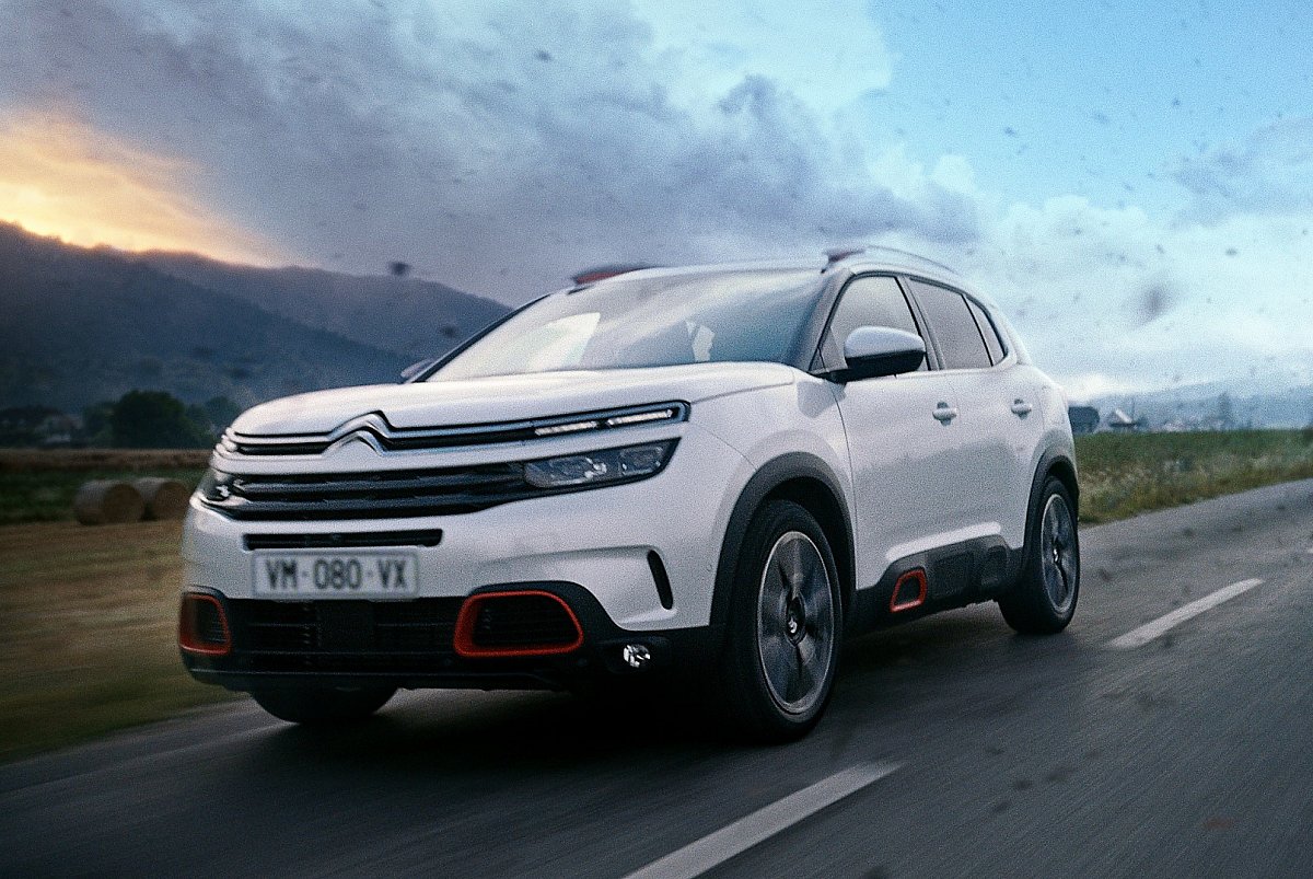 NEW_CITROEN_C5_AIRCROSS_SUV_ADVERTISING_1.jpg
