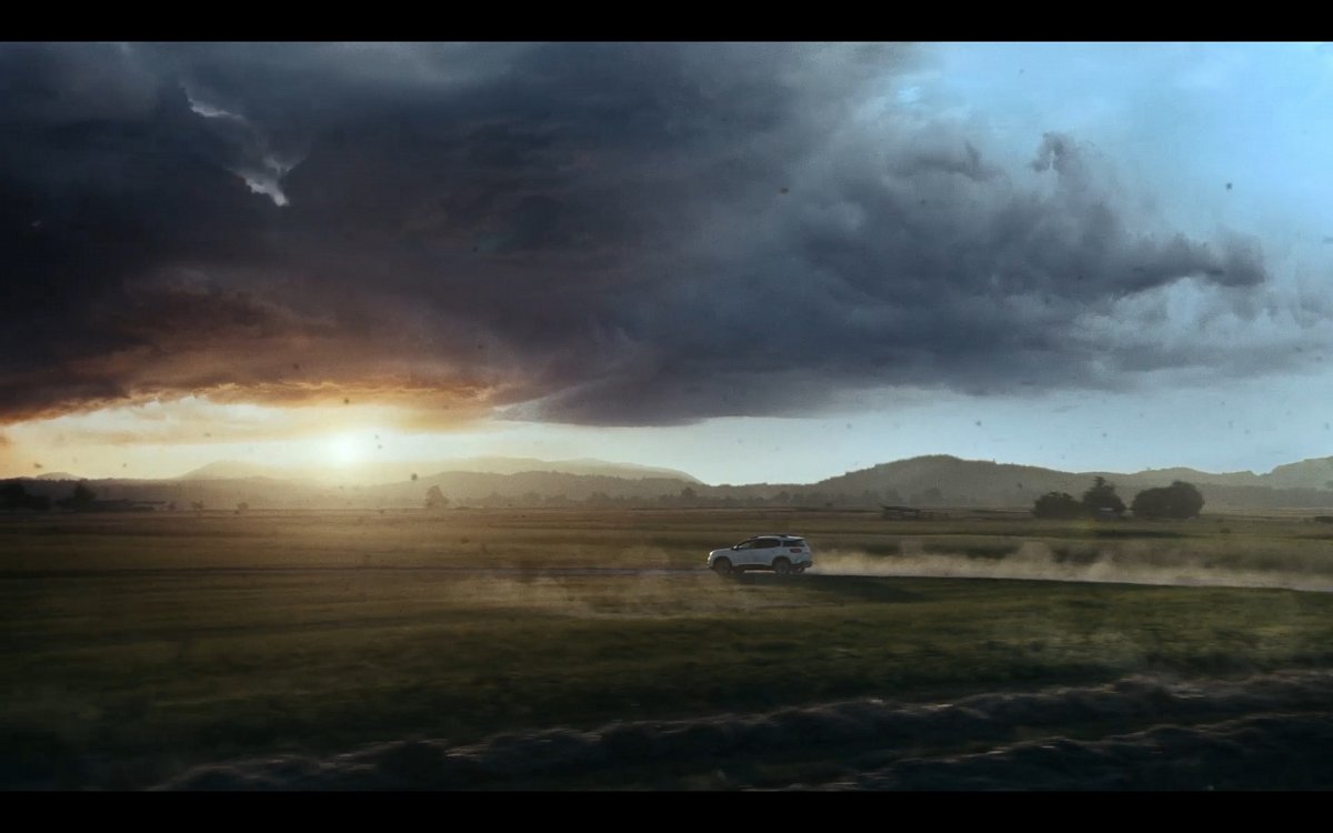 NEW_CITROEN_C5_AIRCROSS_SUV_ADVERTISING_2.jpg