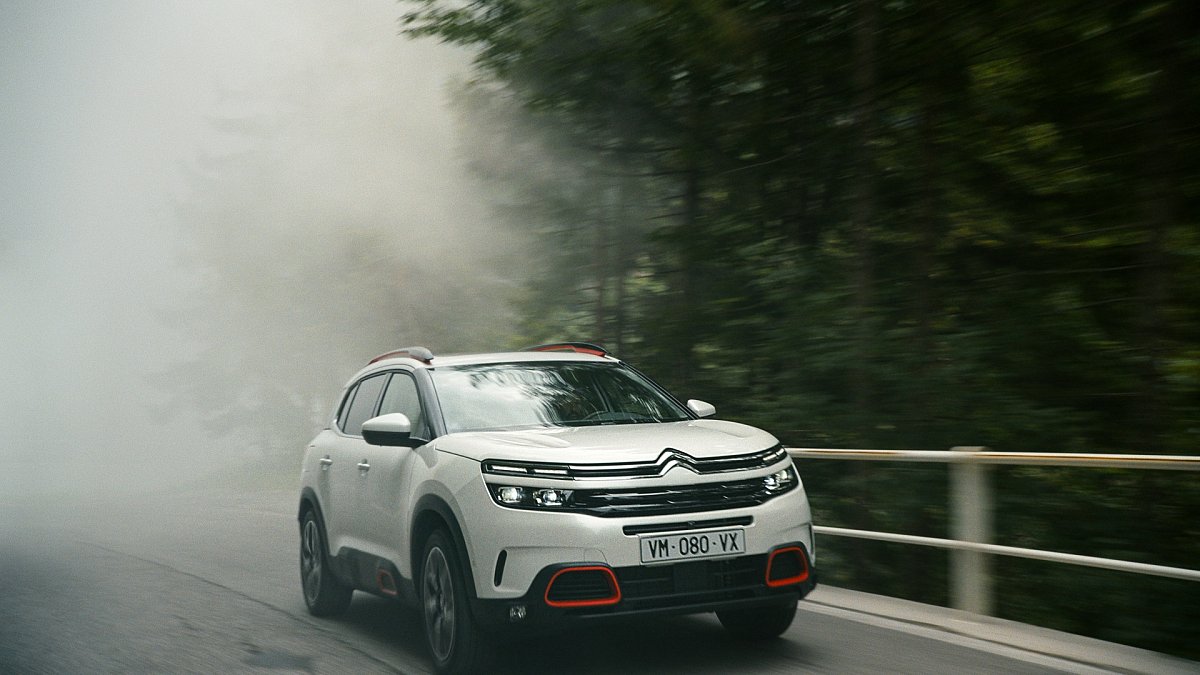 NEW_CITROEN_C5_AIRCROSS_SUV_ADVERTISING_4.jpg