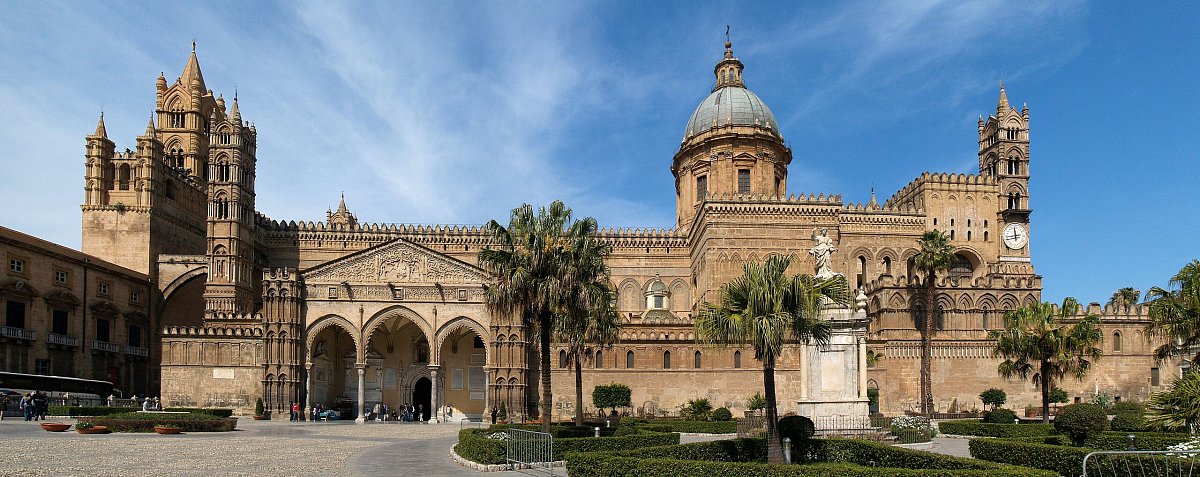 Panoramica_Cattedrale_di_Palermo.jpg