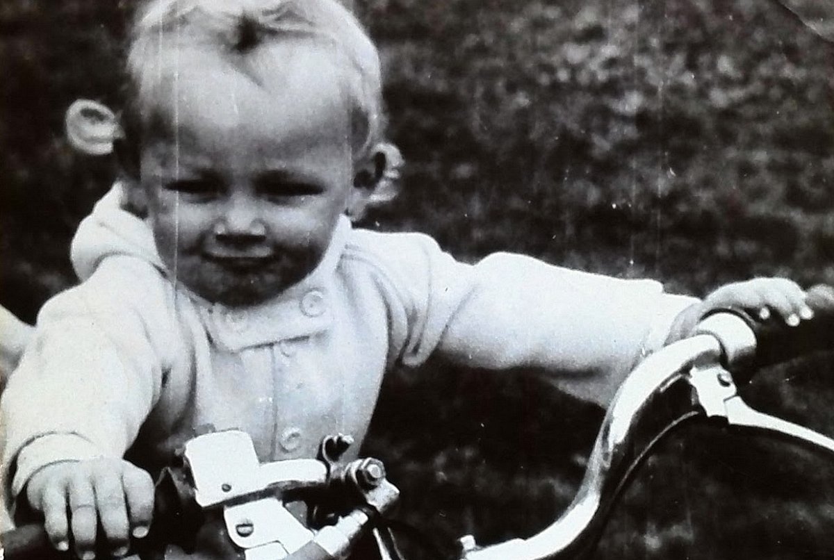 Poprvé na motorce.jpg