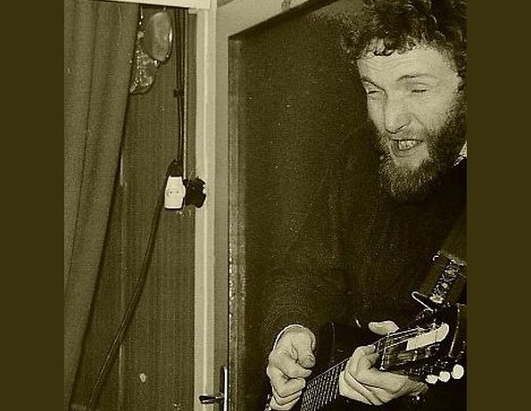 Teď v písni záchvěvu dotknu se nebe (Zpověď a lament puberťáckého kytaristy)