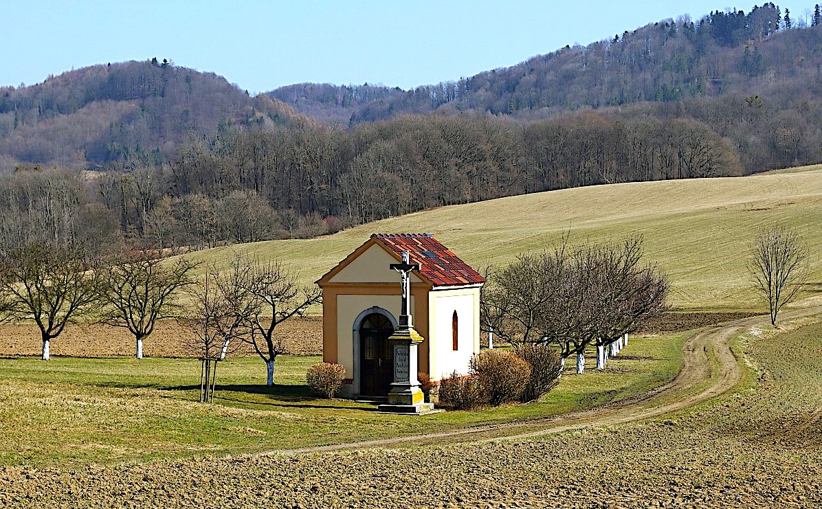 FOTO DNE 10.3.: Anna Čípová - Kaplička v Janovicích