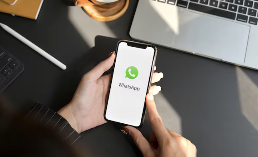 Šmejdi útočí přes WhatsApp. Ignorujte zprávy od známých, kteří žádají o peníze!