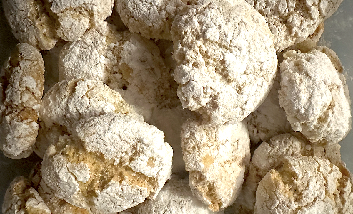 Ricciarelli. Skvělé mandlové sušenky původem z Toskánska, kterými ohromíte návštevy o svátcích. Když je hned nesníte