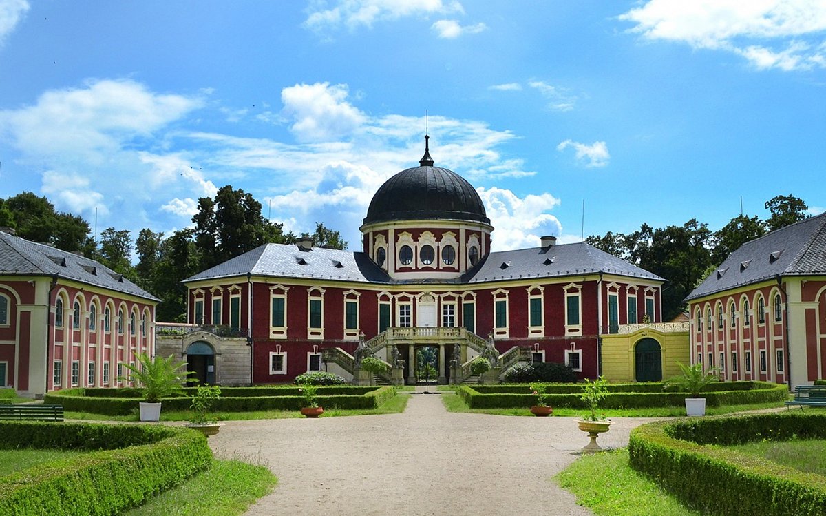 Slavnost růží na zámku Veltrusy