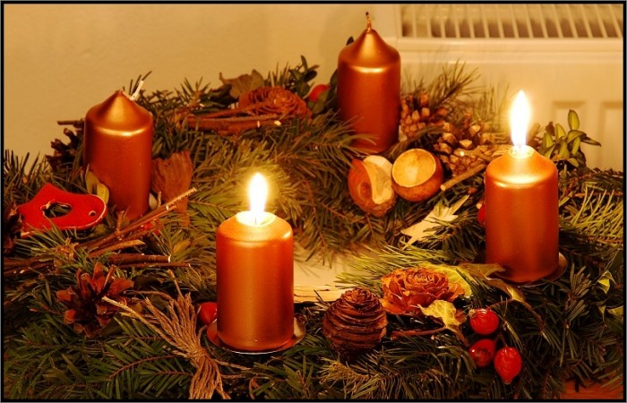 Začala bronzová neděle,
čas zapálit druhou svíci