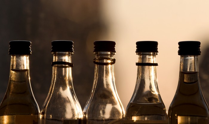 Amsterodamští alkoholici
uklízejí ulice. Ano, za pět piv