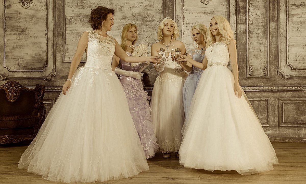 Stahovačky, samodržky a prsa z gelu