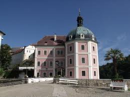 Co dělá pro seniory
Bečov nad Teplou?