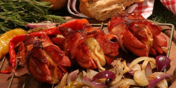 Letní kouzlení s buřty aneb 
buřty se slaninou a jablky