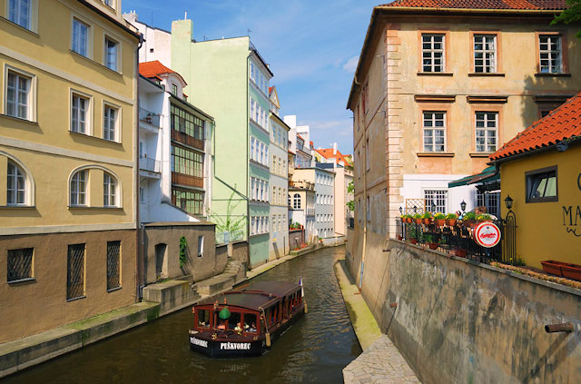 Nechte se na Dušičky postrašit
při plavbě v pražské Čertovce