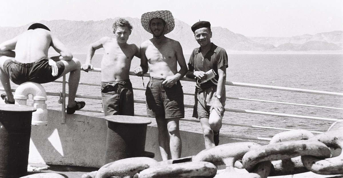 čeští kluci na palubě Goyi v Adenském zálivu.jpg