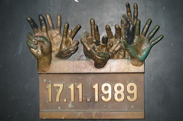 Velká anketa portálu i60.cz: 
30 otázek k 30. výročí revoluce 