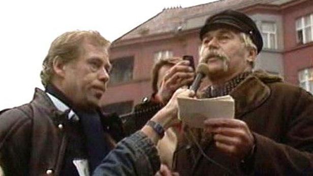 Manifestace, na které promluvil 
Havel a policajti výjimečně nezasáhli